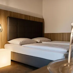 3* Hotel Plaza Hotel&living Frankfurt